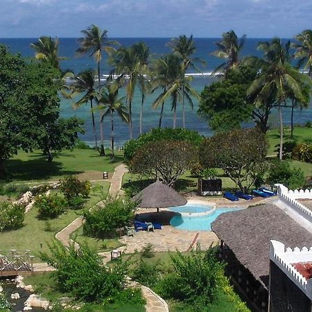 Hill Park Hotel - Tiwi Beach Экстерьер фото